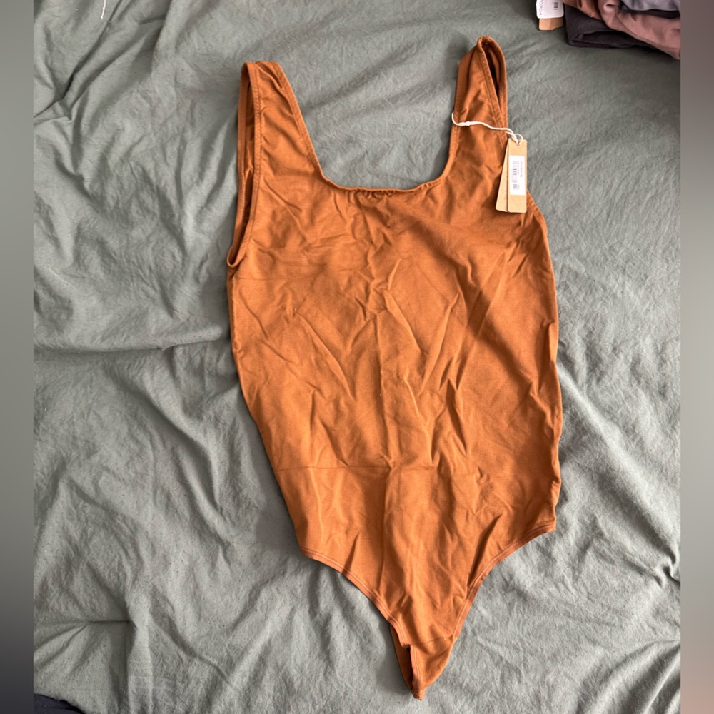 SKIMS SOFT SMOOTHING SEAMLESS THONG BODYSUIT